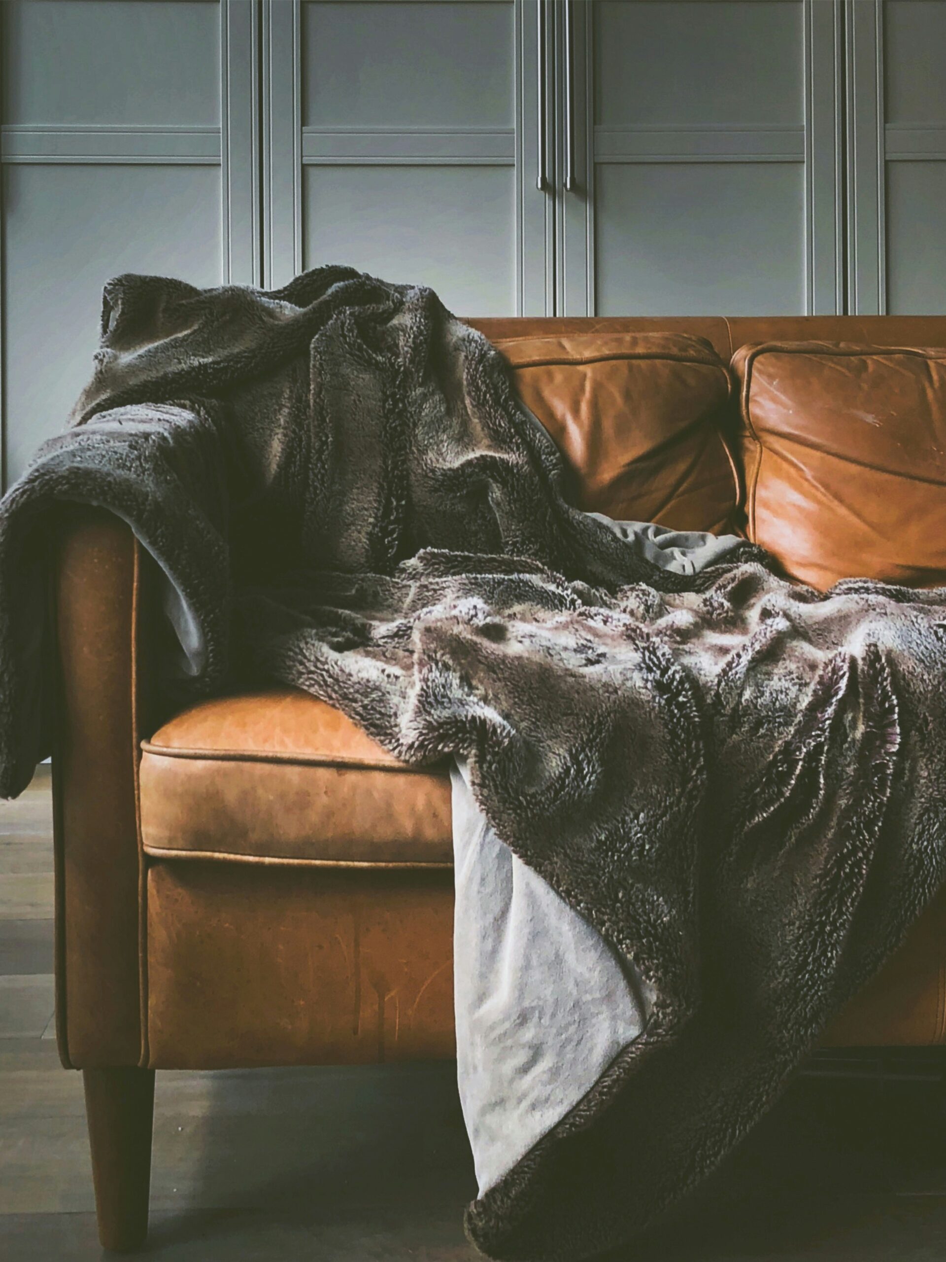 https://unsplash.com/photos/brown-leather-sofa-eBN71NgyPU8?utm_content=creditShareLink&utm_medium=referral&utm_source=unsplash