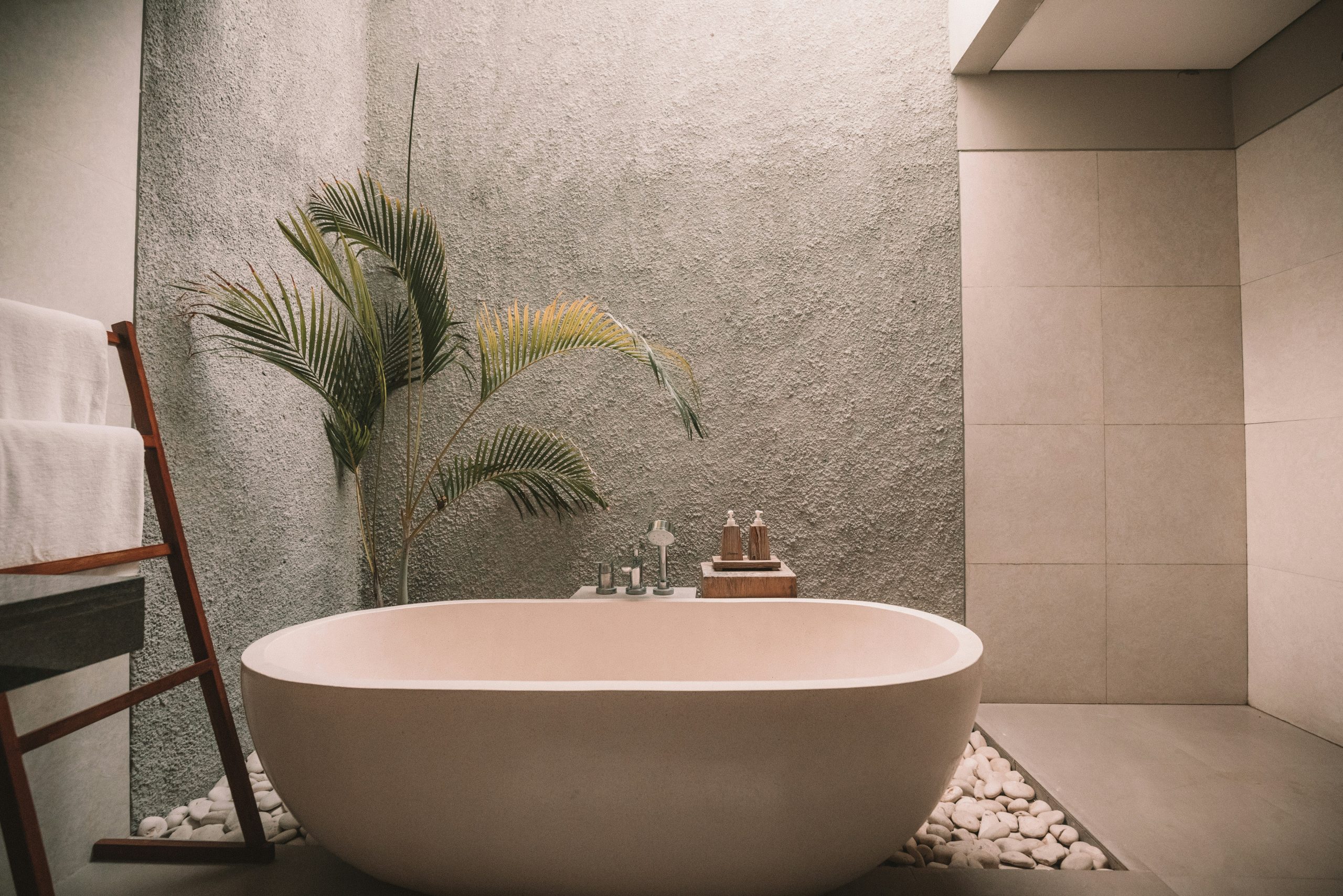 https://unsplash.com/photos/white-ceramic-bathtub-PibraWHb4h8?utm_content=creditShareLink&utm_medium=referral&utm_source=unsplash