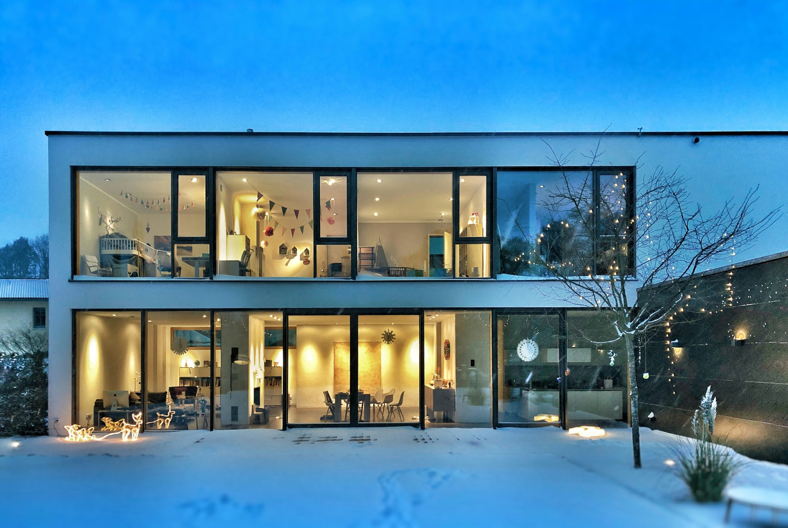 https://unsplash.com/photos/landscape-photo-of-2-storey-house-yFV39g6AZ5o?utm_content=creditShareLink&utm_medium=referral&utm_source=unsplash