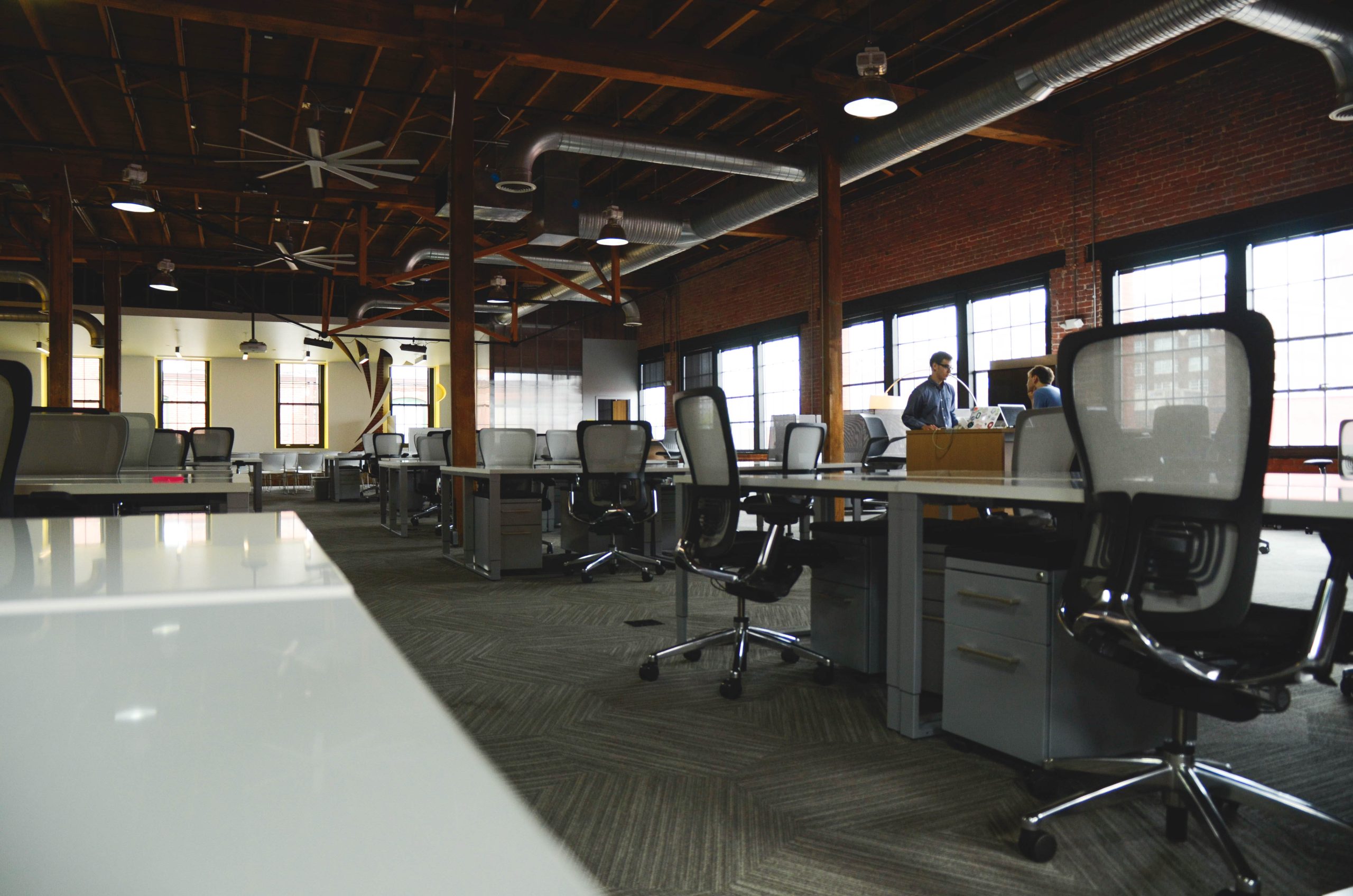 Lighting Strategies That Transform Office Interiors